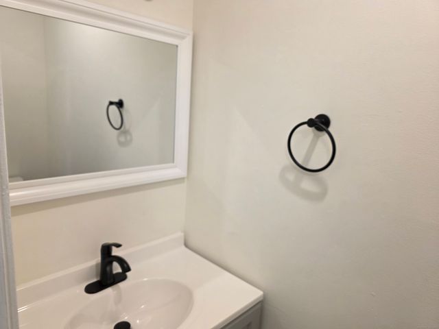 790 First Avenue APT 24, West Haven, CT 06516