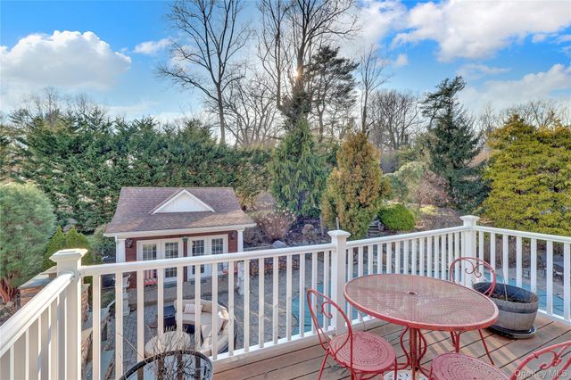 8 White Birch Drive, Dix Hills, NY 11746