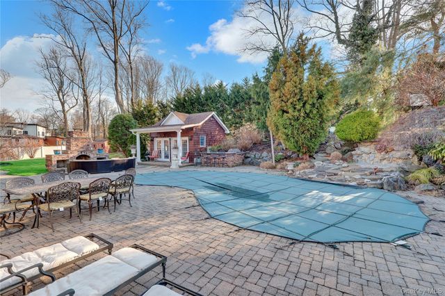 8 White Birch Drive, Dix Hills, NY 11746