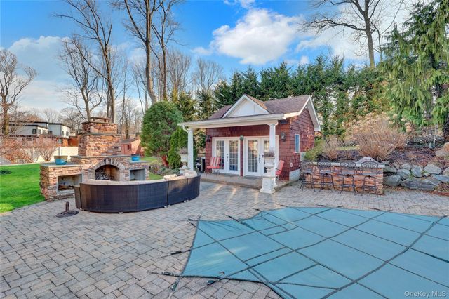 8 White Birch Drive, Dix Hills, NY 11746