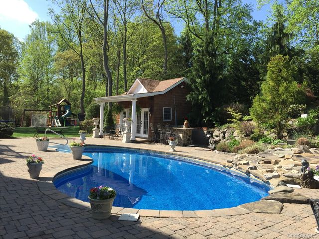 8 White Birch Drive, Dix Hills, NY 11746