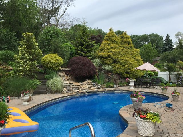 8 White Birch Drive, Dix Hills, NY 11746