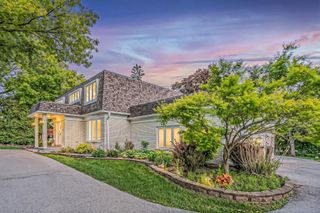 15 DEVONSHIRE Drive, Oak Brook, IL 60523
