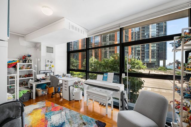 201 N Westshore Drive 604, Chicago, IL 60601