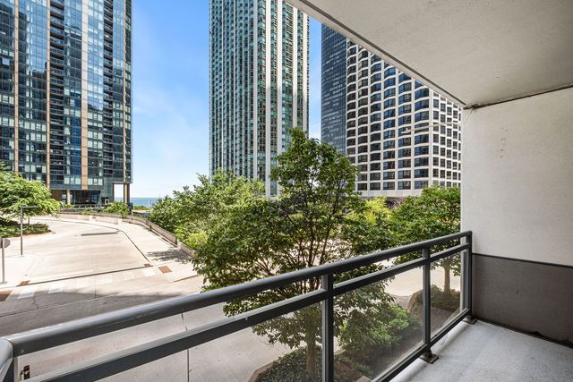 201 N Westshore Drive 604, Chicago, IL 60601
