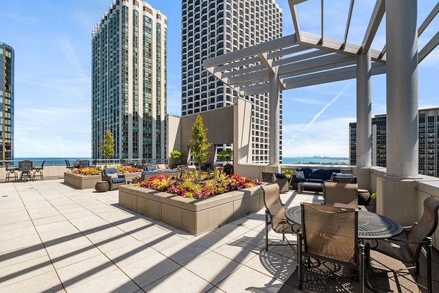 201 N Westshore Drive 604, Chicago, IL 60601