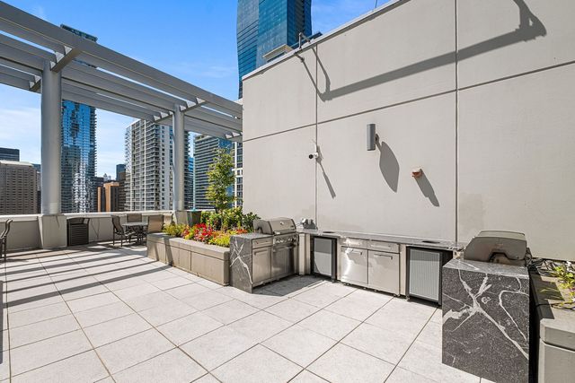 201 N Westshore Drive 604, Chicago, IL 60601