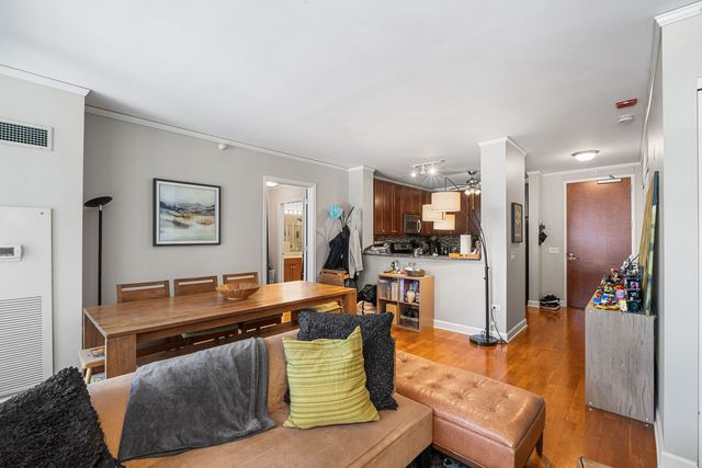 201 N Westshore Drive 604, Chicago, IL 60601