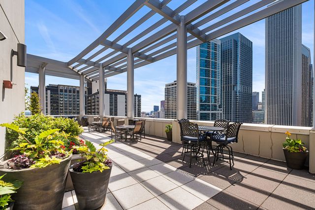 201 N Westshore Drive 604, Chicago, IL 60601