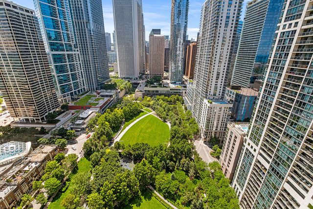 201 N Westshore Drive 604, Chicago, IL 60601