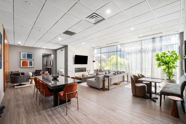 201 N Westshore Drive 604, Chicago, IL 60601