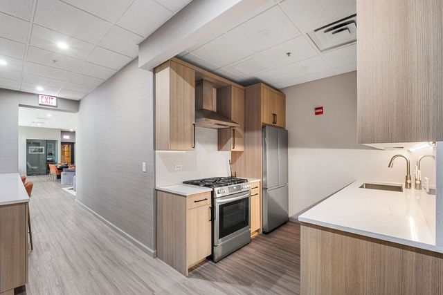 201 N Westshore Drive 604, Chicago, IL 60601