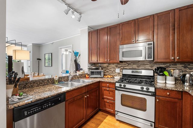 201 N Westshore Drive 604, Chicago, IL 60601