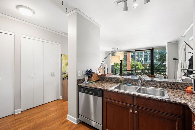 201 N Westshore Drive 604, Chicago, IL 60601