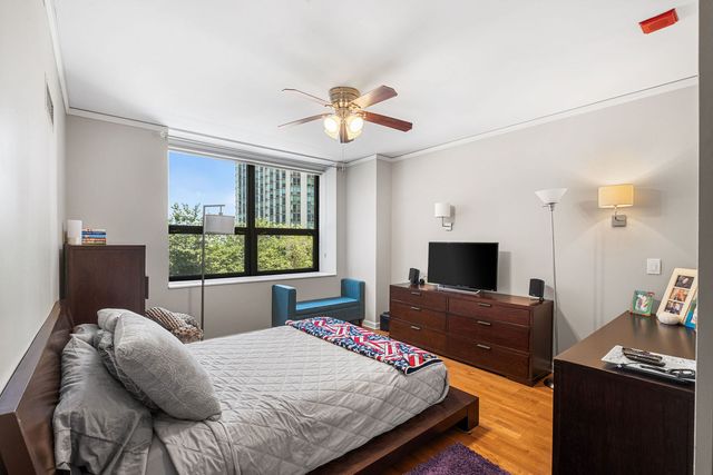 201 N Westshore Drive 604, Chicago, IL 60601