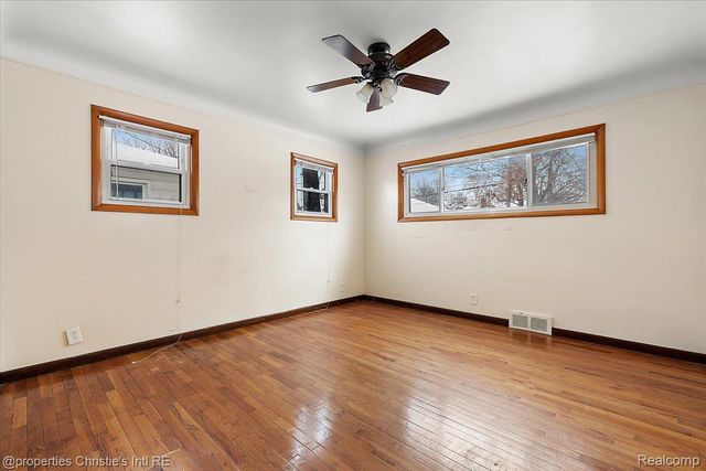 23704 Hazelwood Avenue, Hazel Park, MI 48030