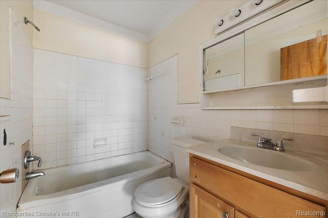 23704 Hazelwood Avenue, Hazel Park, MI 48030