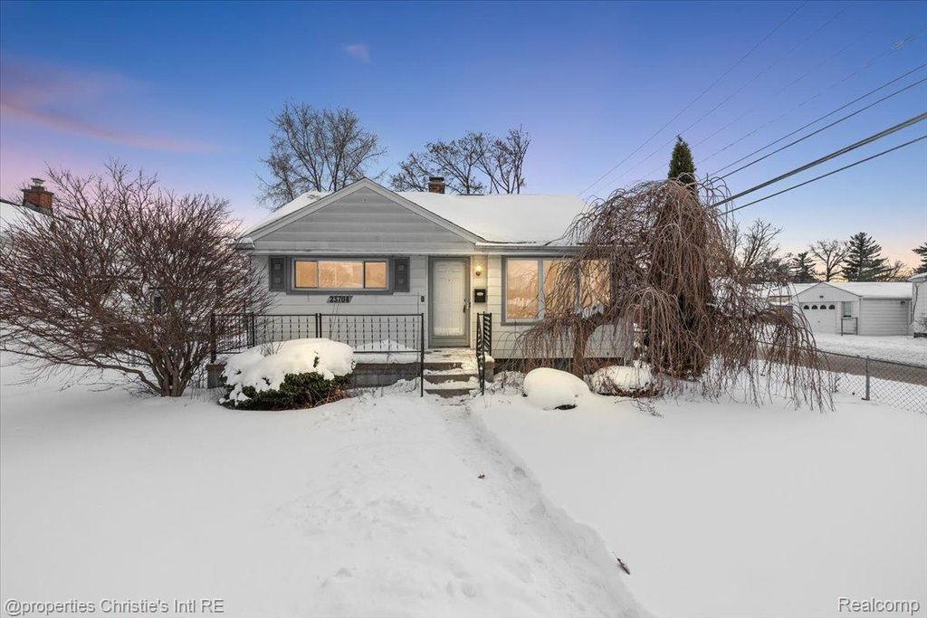 23704 Hazelwood Avenue, Hazel Park, MI 48030