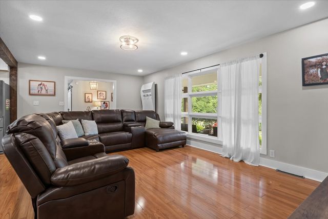 4273 Main St, W, Erin, TN 37061