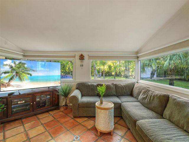 5644 SW 69th Ave, Miami, FL 33143