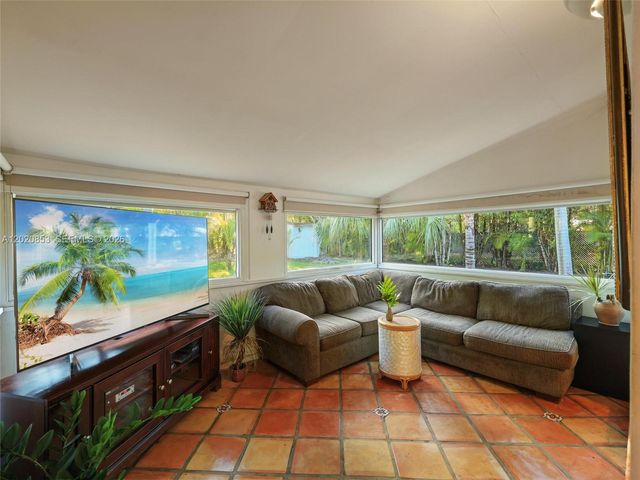 5644 SW 69th Ave, Miami, FL 33143