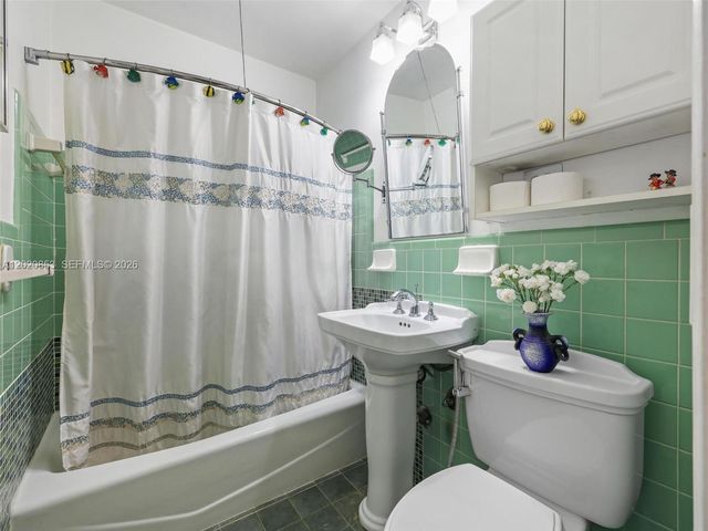 5644 SW 69th Ave, Miami, FL 33143