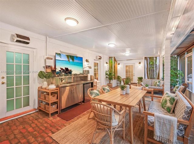 5644 SW 69th Ave, Miami, FL 33143