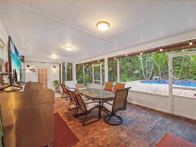 5644 SW 69th Ave, Miami, FL 33143