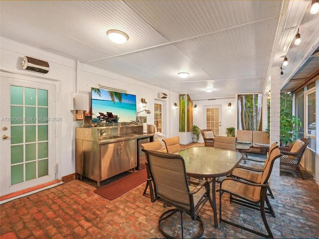 5644 SW 69th Ave, Miami, FL 33143