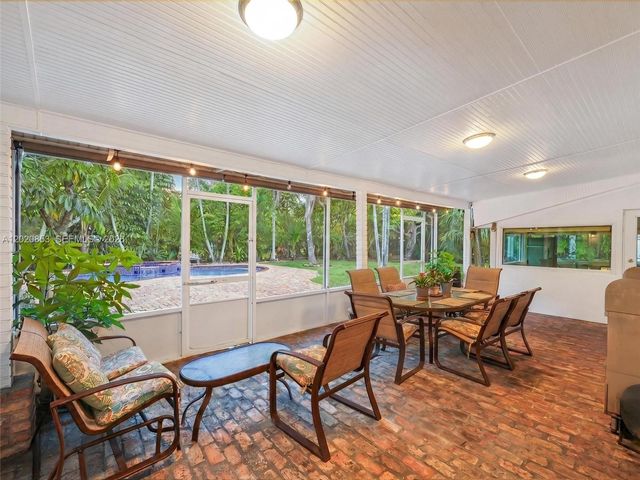 5644 SW 69th Ave, Miami, FL 33143
