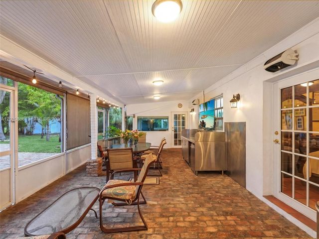 5644 SW 69th Ave, Miami, FL 33143