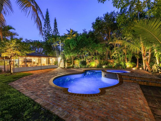 5644 SW 69th Ave, Miami, FL 33143