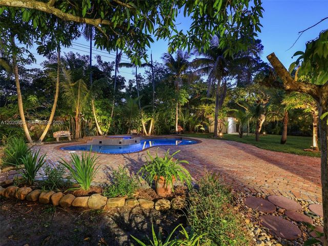5644 SW 69th Ave, Miami, FL 33143