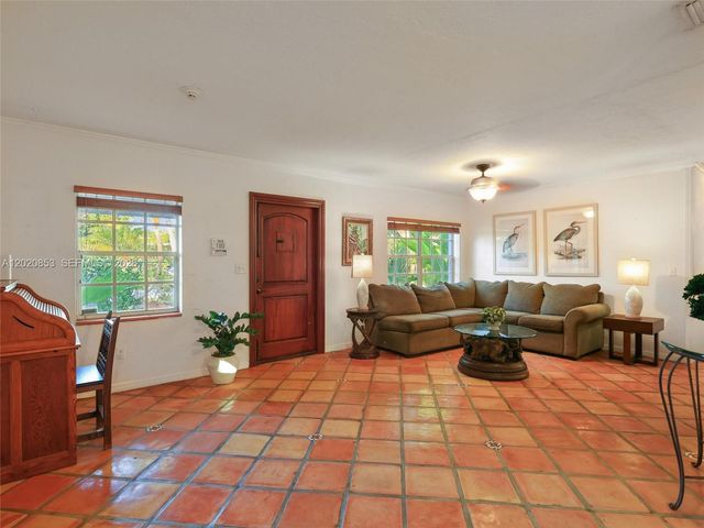 5644 SW 69th Ave, Miami, FL 33143