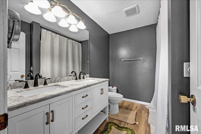 1721 W GENEVA Road, Peoria, IL 61615