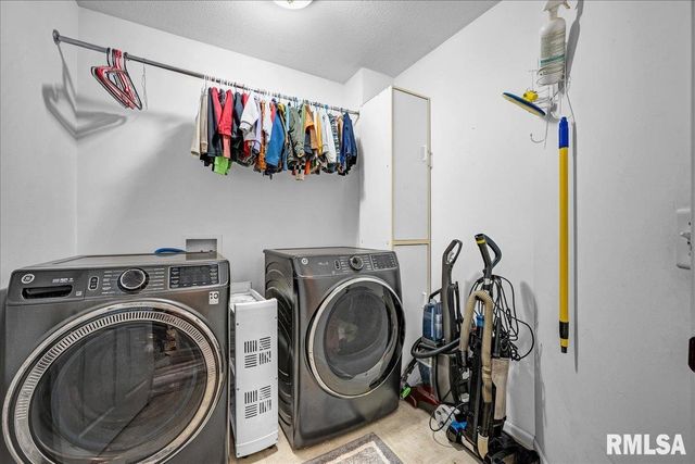 1721 W GENEVA Road, Peoria, IL 61615