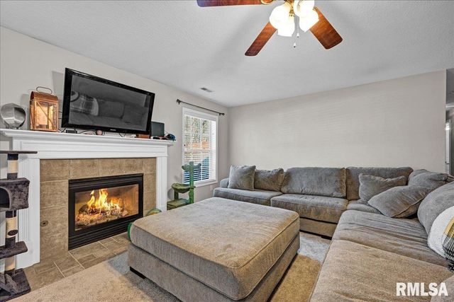 1721 W GENEVA Road, Peoria, IL 61615