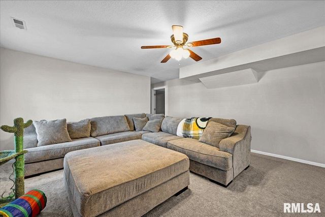 1721 W GENEVA Road, Peoria, IL 61615