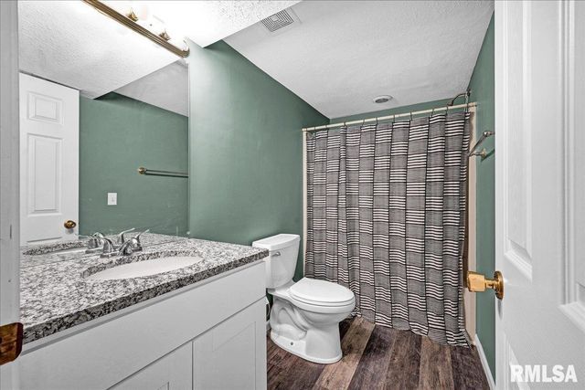 1721 W GENEVA Road, Peoria, IL 61615