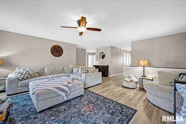 1721 W GENEVA Road, Peoria, IL 61615