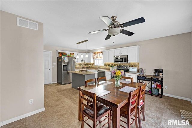 1721 W GENEVA Road, Peoria, IL 61615