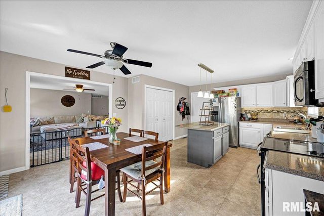 1721 W GENEVA Road, Peoria, IL 61615