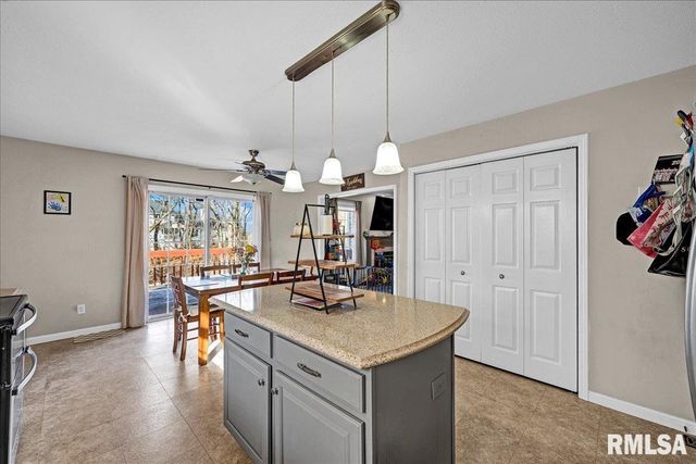 1721 W GENEVA Road, Peoria, IL 61615