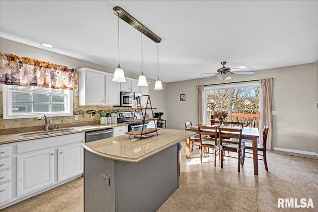 1721 W GENEVA Road, Peoria, IL 61615