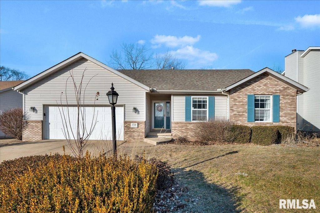 1721 W GENEVA Road, Peoria, IL 61615