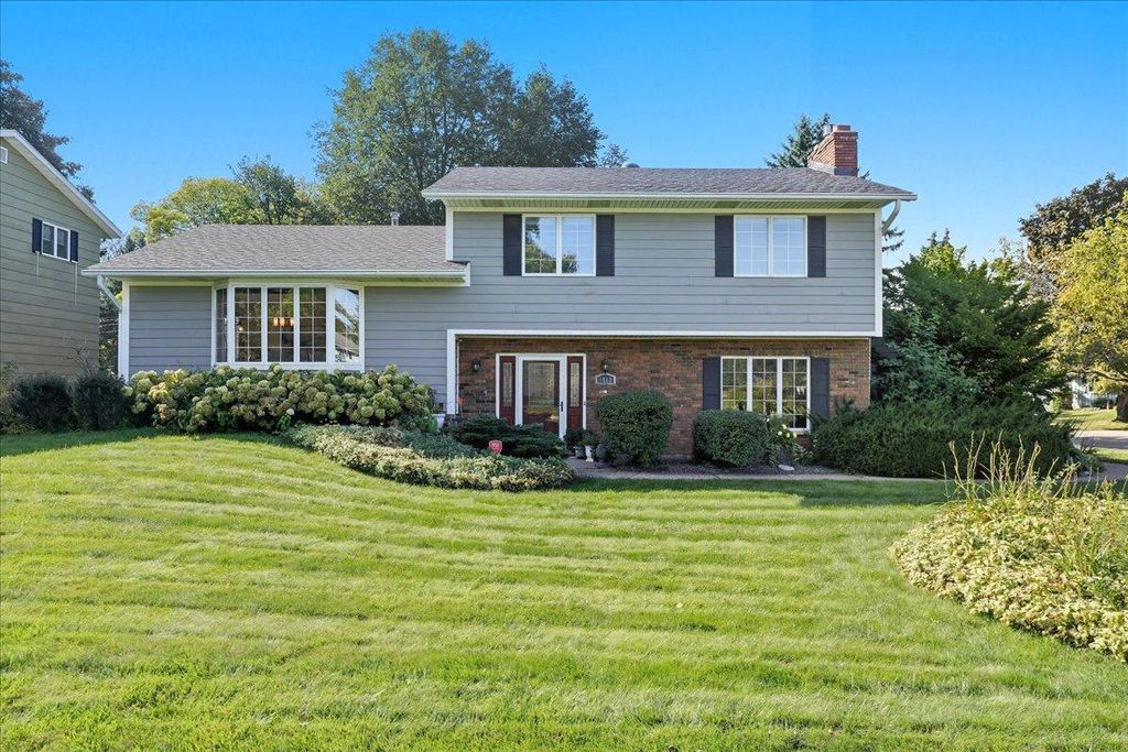 1513 Smith Avenue S, West Saint Paul, MN 55118