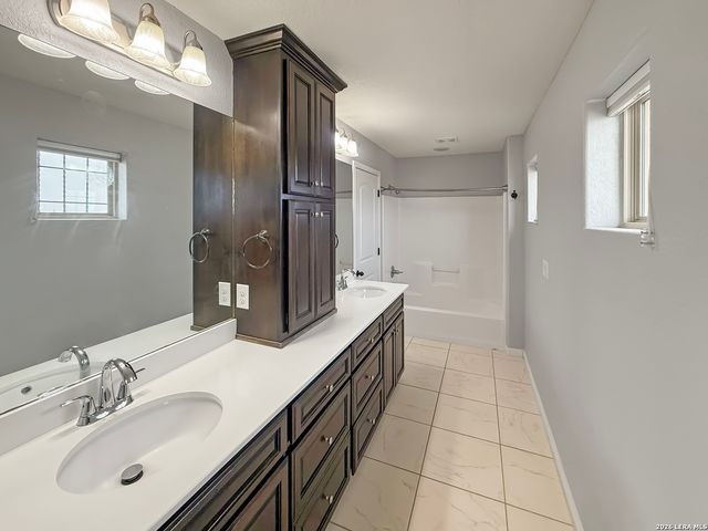 2211 Old Lehmann Rd, Seguin, TX 78155