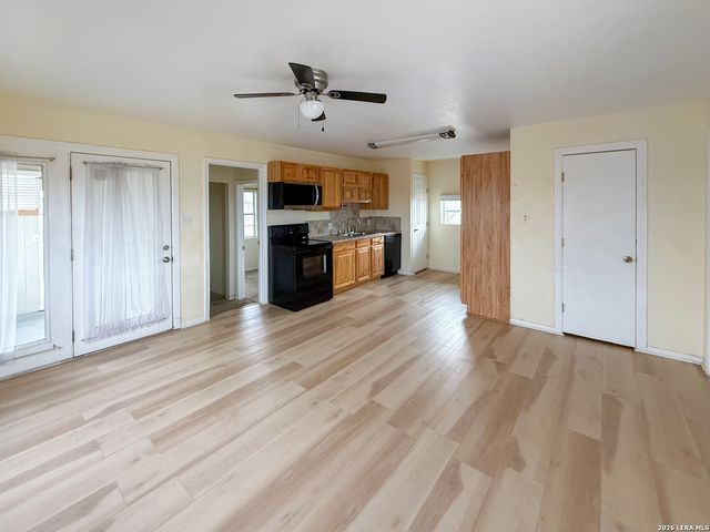 2211 Old Lehmann Rd, Seguin, TX 78155