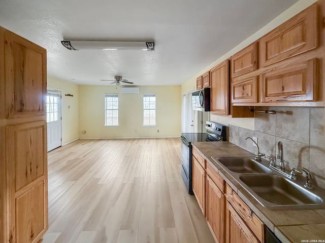 2211 Old Lehmann Rd, Seguin, TX 78155