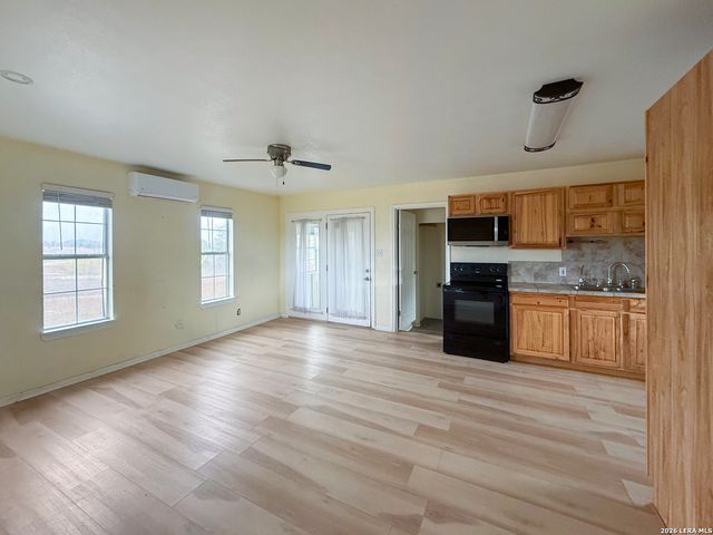 2211 Old Lehmann Rd, Seguin, TX 78155